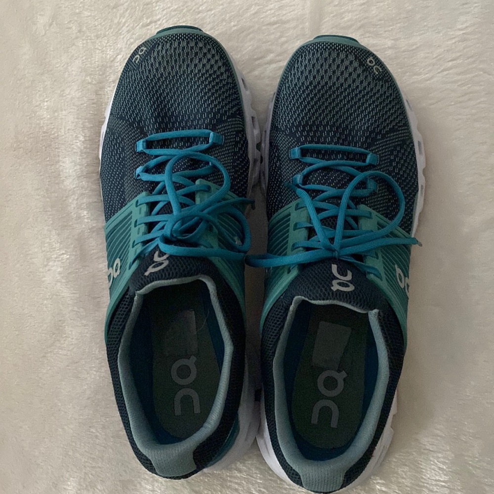 Women’s On tennis shoes